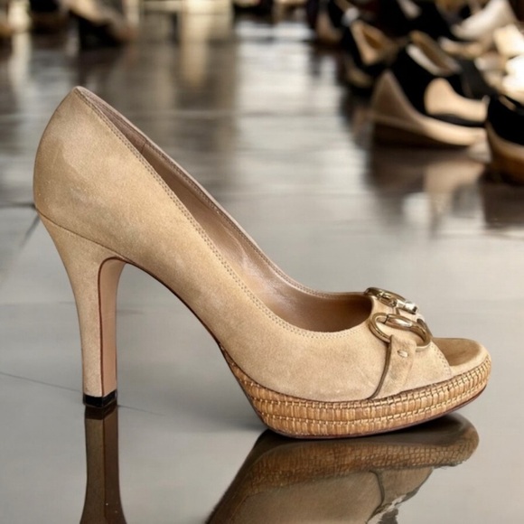 Vintage Gucci nubuck suede gold toned horse bit vintage high heels pumps SZ 9.5 - Picture 5 of 17